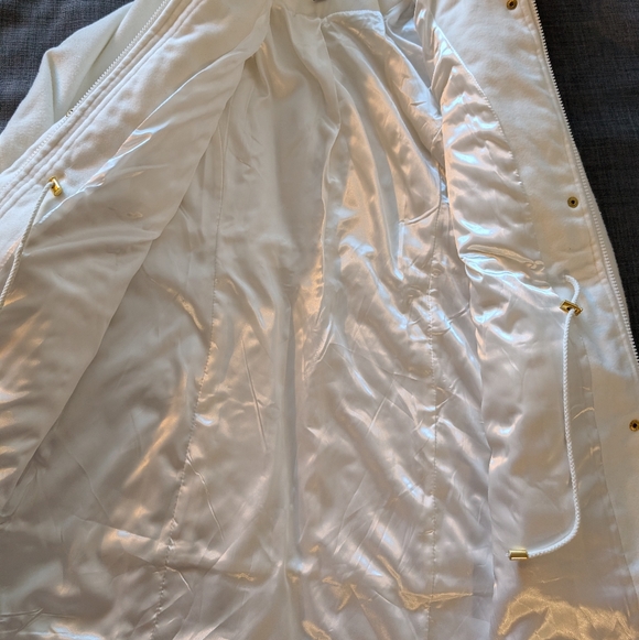 Women's White Cinch Waist & Faux Fur Hooded Coat! - Picture 11 of 16